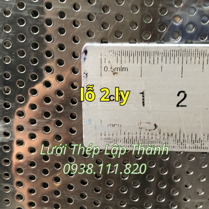 Tôn đục lỗ 2 li (inox 304)